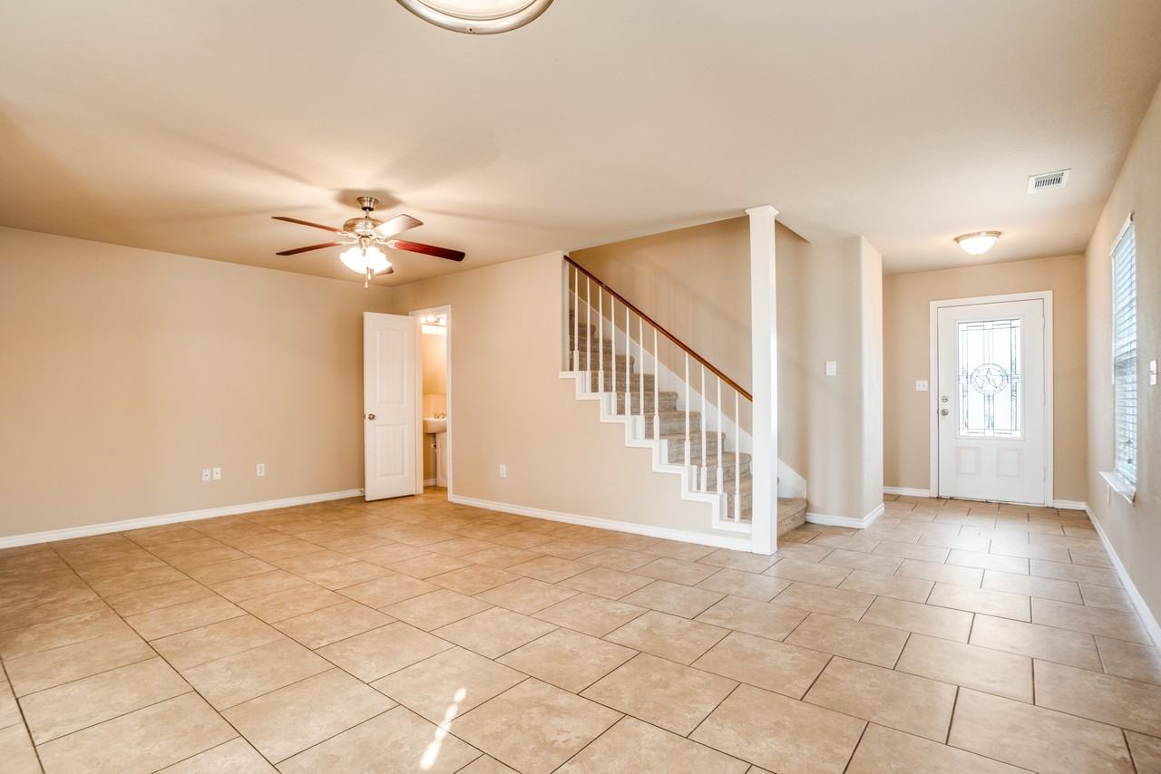 811 E College St #1 - Photo 2 of 10