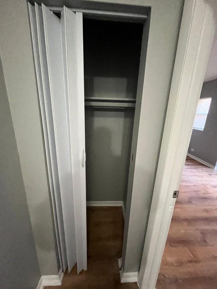 4500 South Drexel Boulevard - Photo 3 of 8