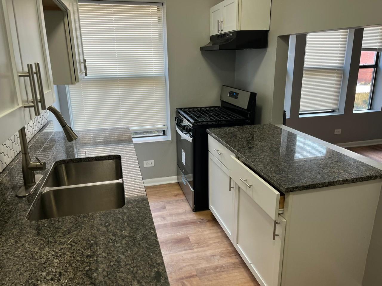 4500 South Drexel Boulevard - Photo 5 of 8