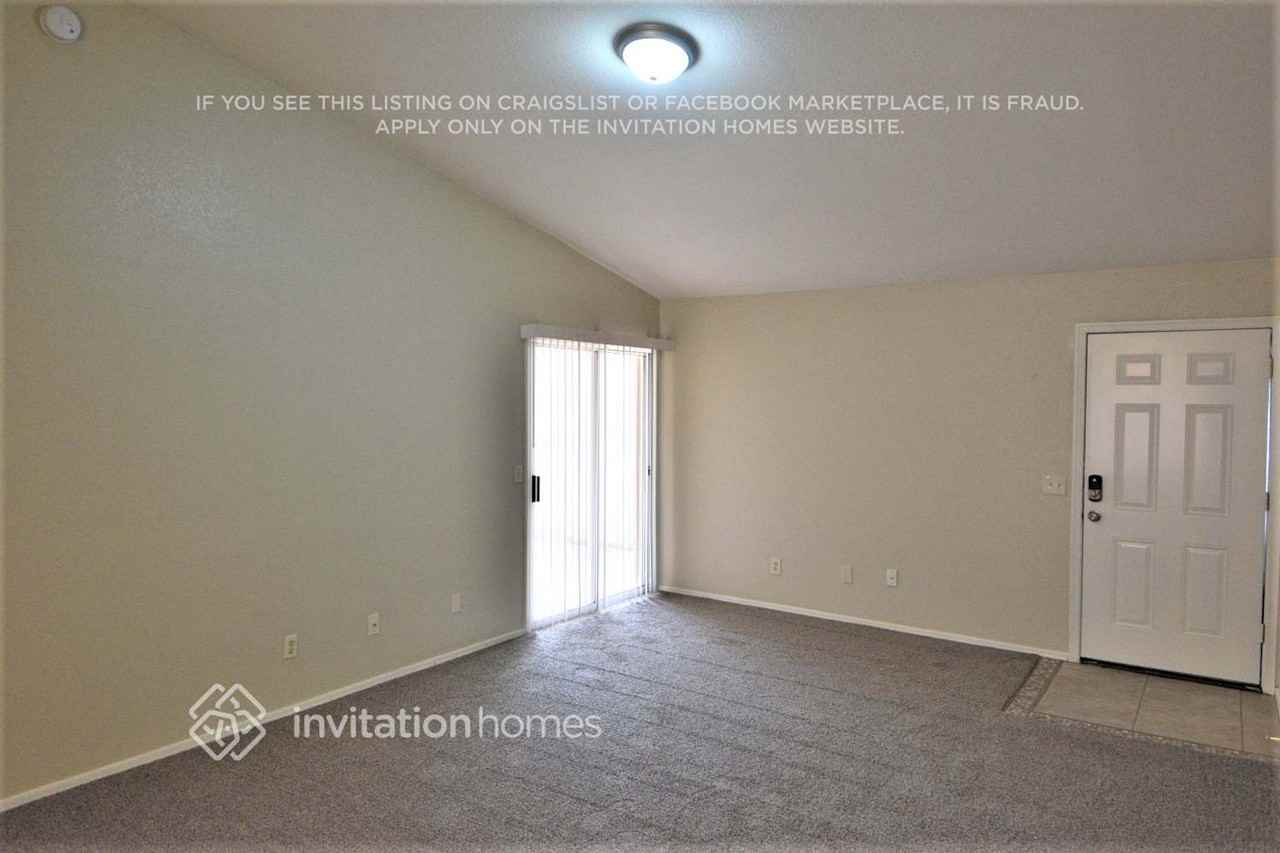 7934 W Laurel Ln - Photo 3 of 14