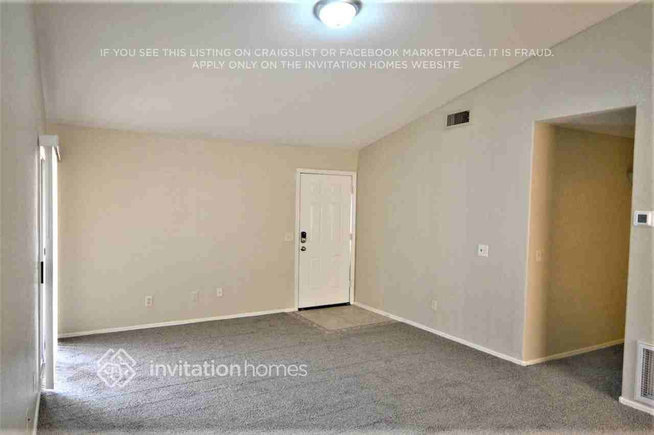 7934 W Laurel Ln - Photo 4 of 14