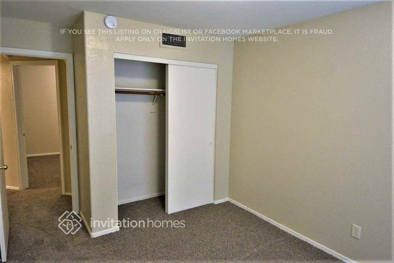 7934 W Laurel Ln - Photo 6 of 14