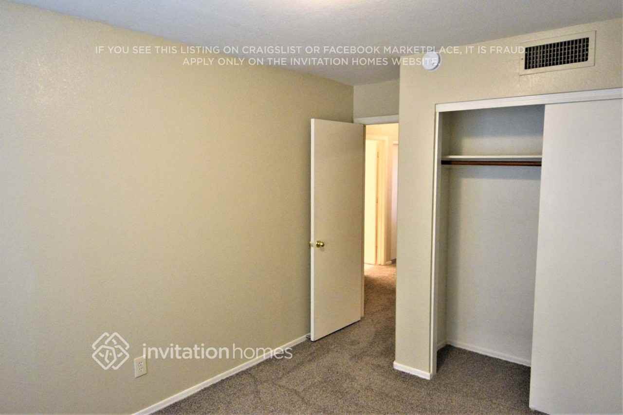 7934 W Laurel Ln - Photo 7 of 14