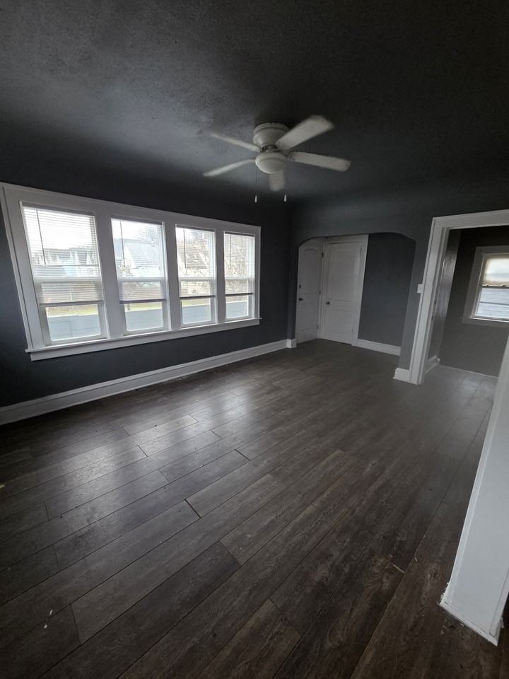 2422 W Concordia Ave #2 - Photo 2 of 10