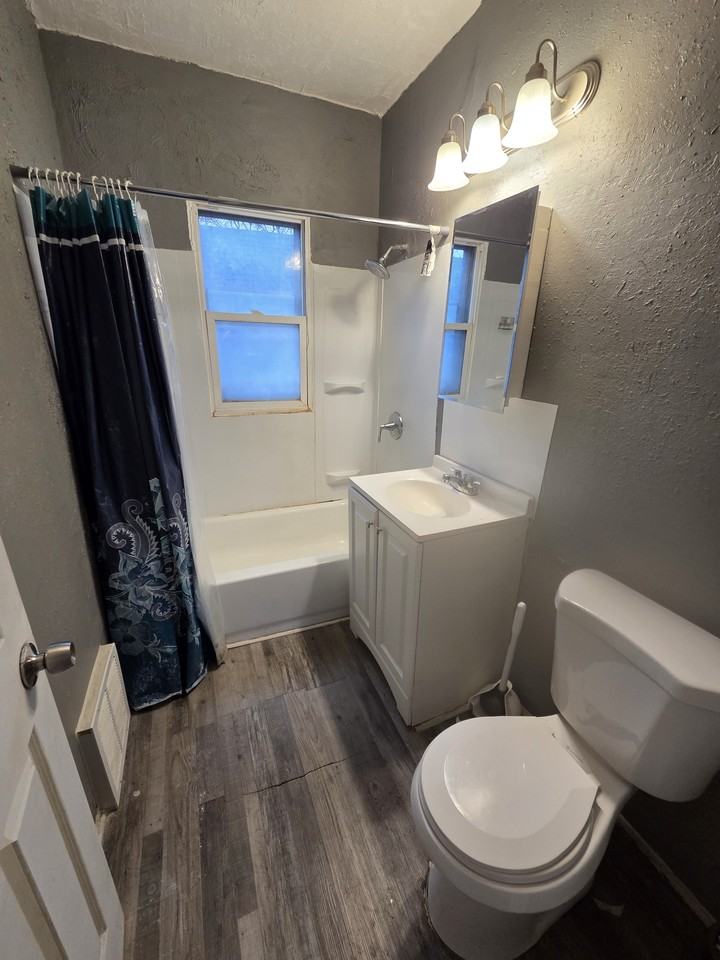 2422 W Concordia Ave #2 - Photo 7 of 10