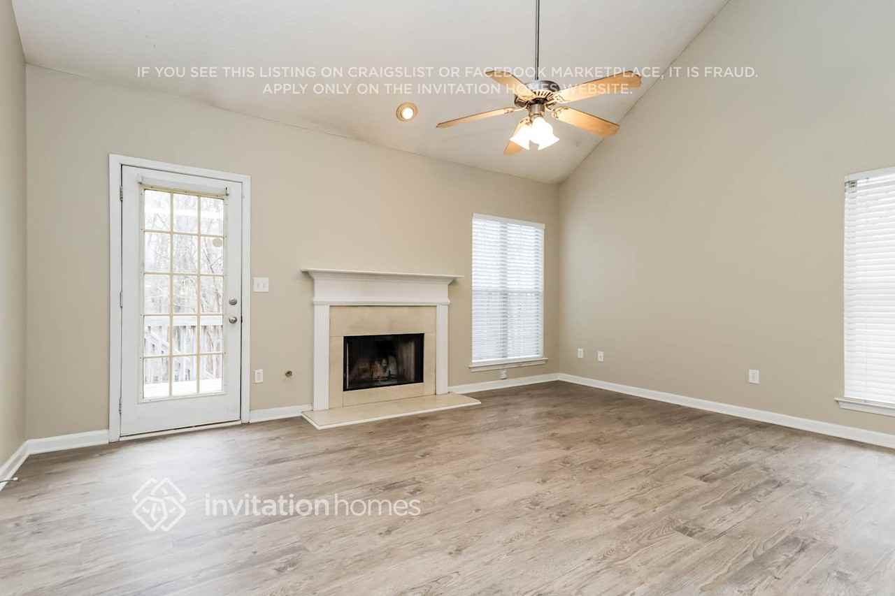 1154 Saint Phillips Ct - Photo 4 of 18