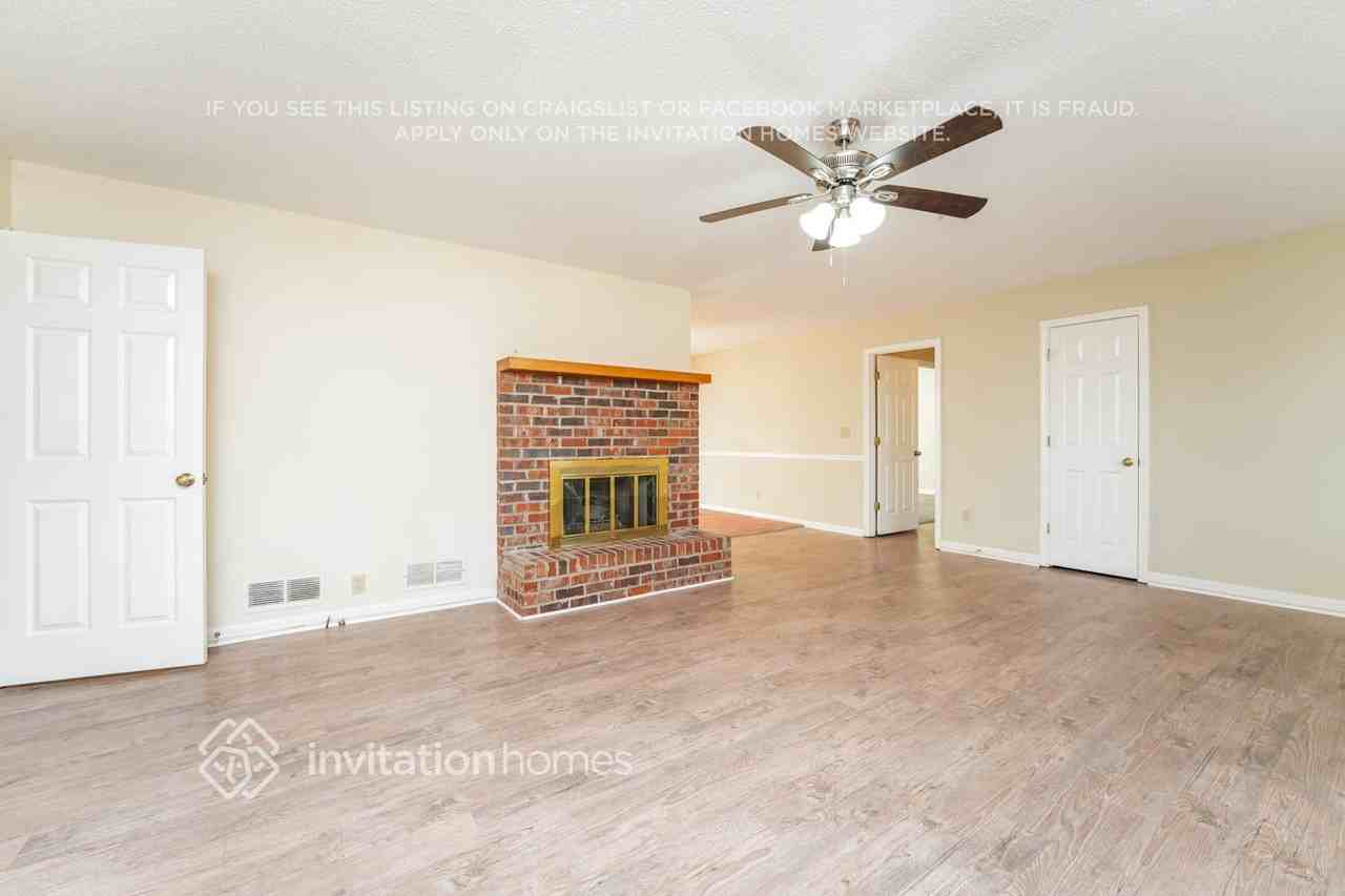 2440 Sherrie Ln Sw - Photo 4 of 18