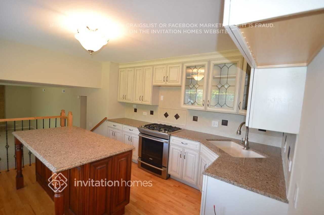 461 N Wesley Dr - Photo 4 of 13