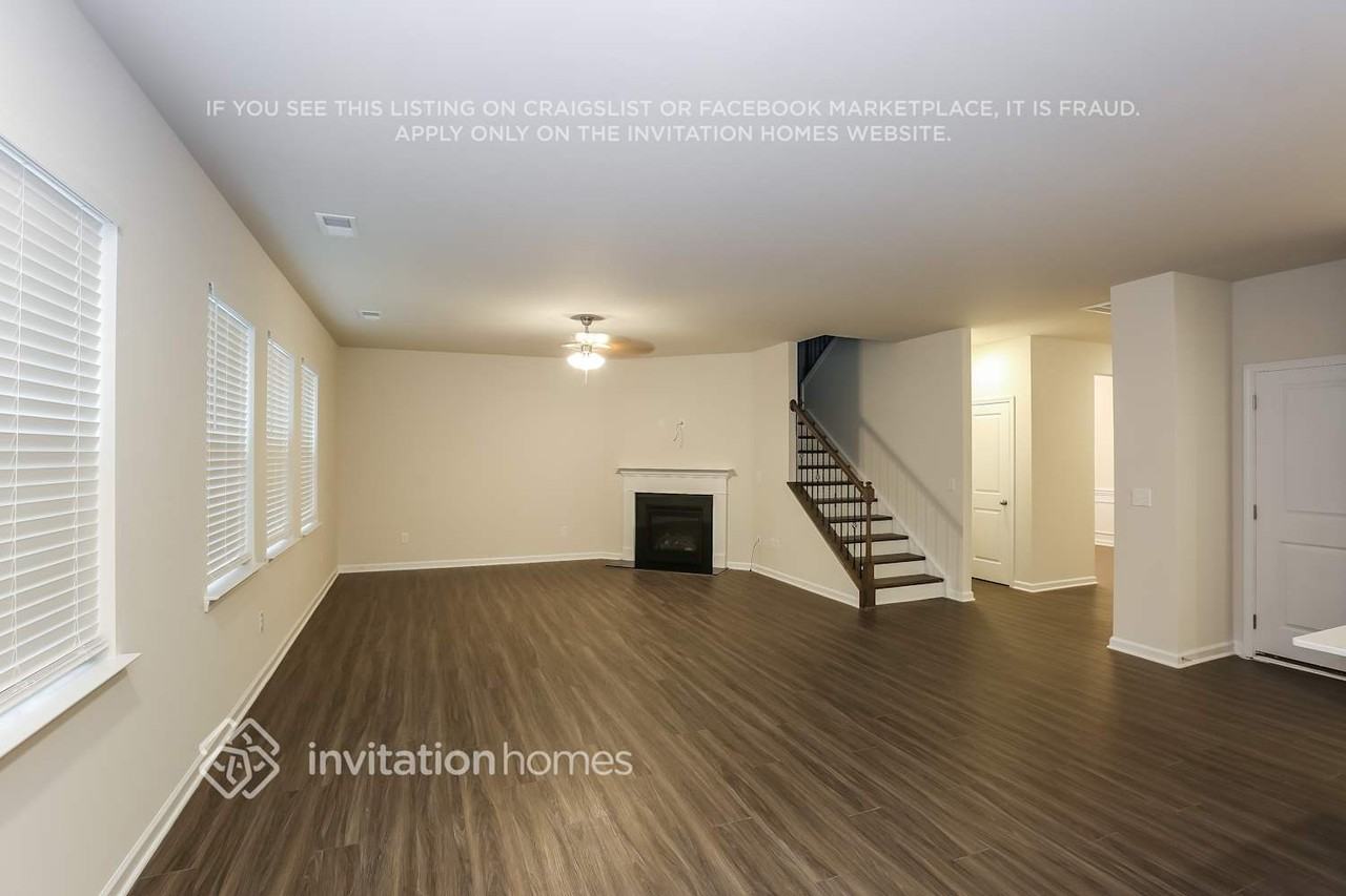 406 Kennerly Center Dr - Photo 6 of 17