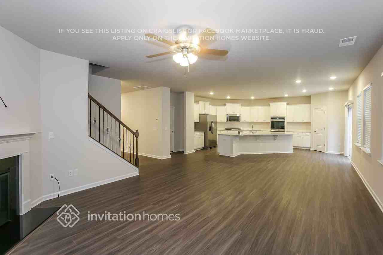 406 Kennerly Center Dr - Photo 7 of 17