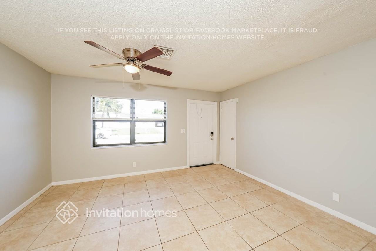 9014 Fashion Pl - Photo 3 of 17