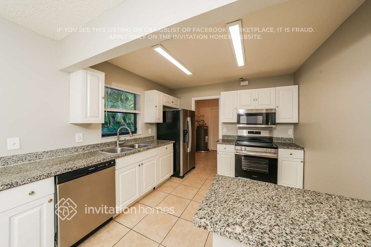 9014 Fashion Pl - Photo 7 of 17