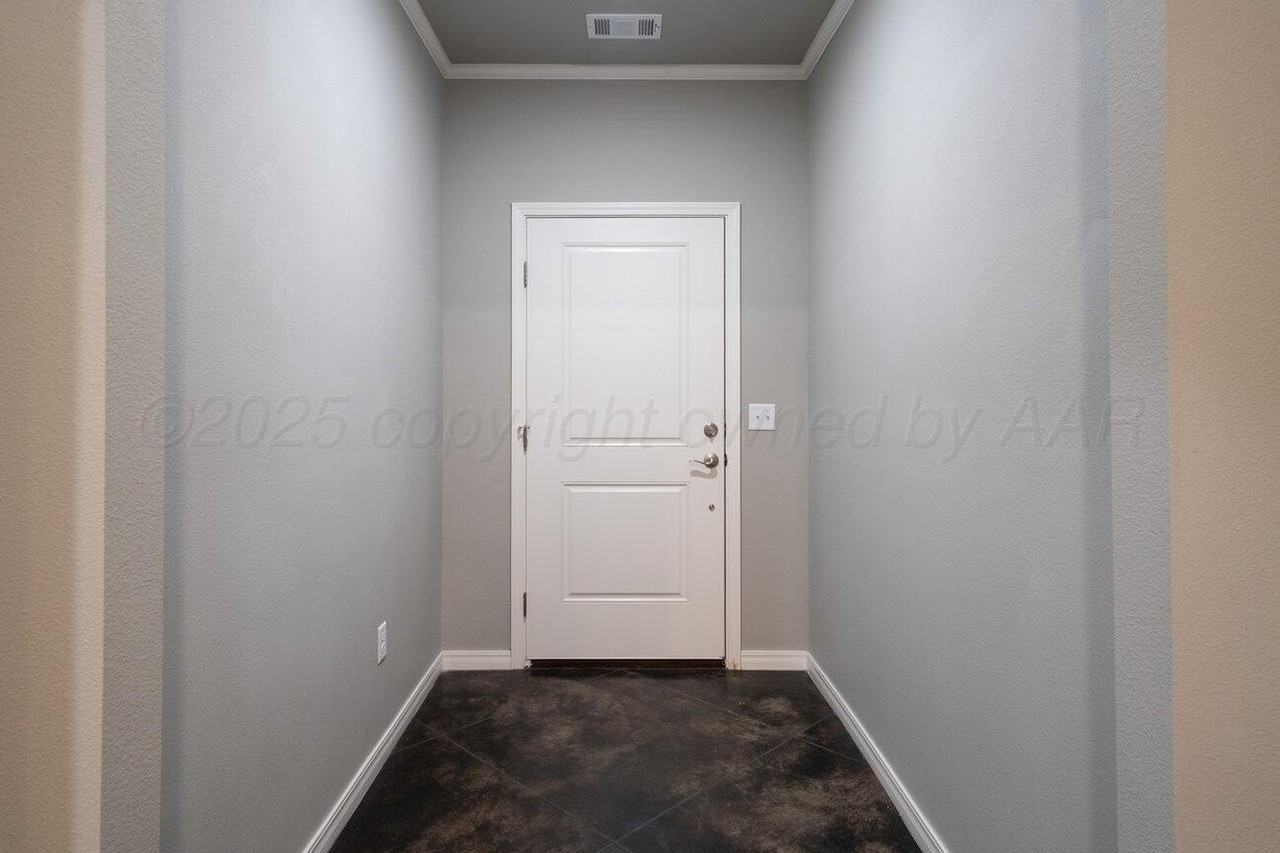 9921 Otis Ct - Photo 3 of 37