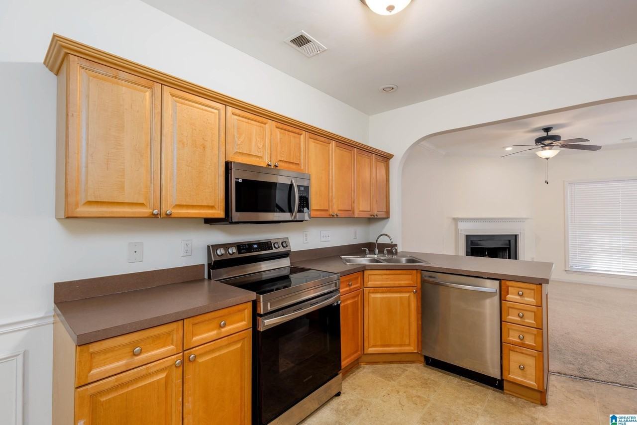 2348 Ridgemont Dr - Photo 3 of 24