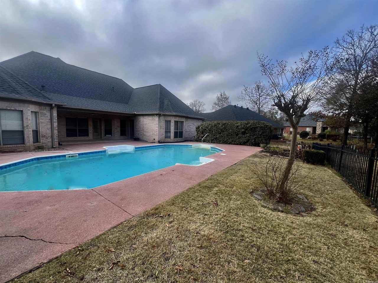 192 Marseille Dr - Photo 4 of 35