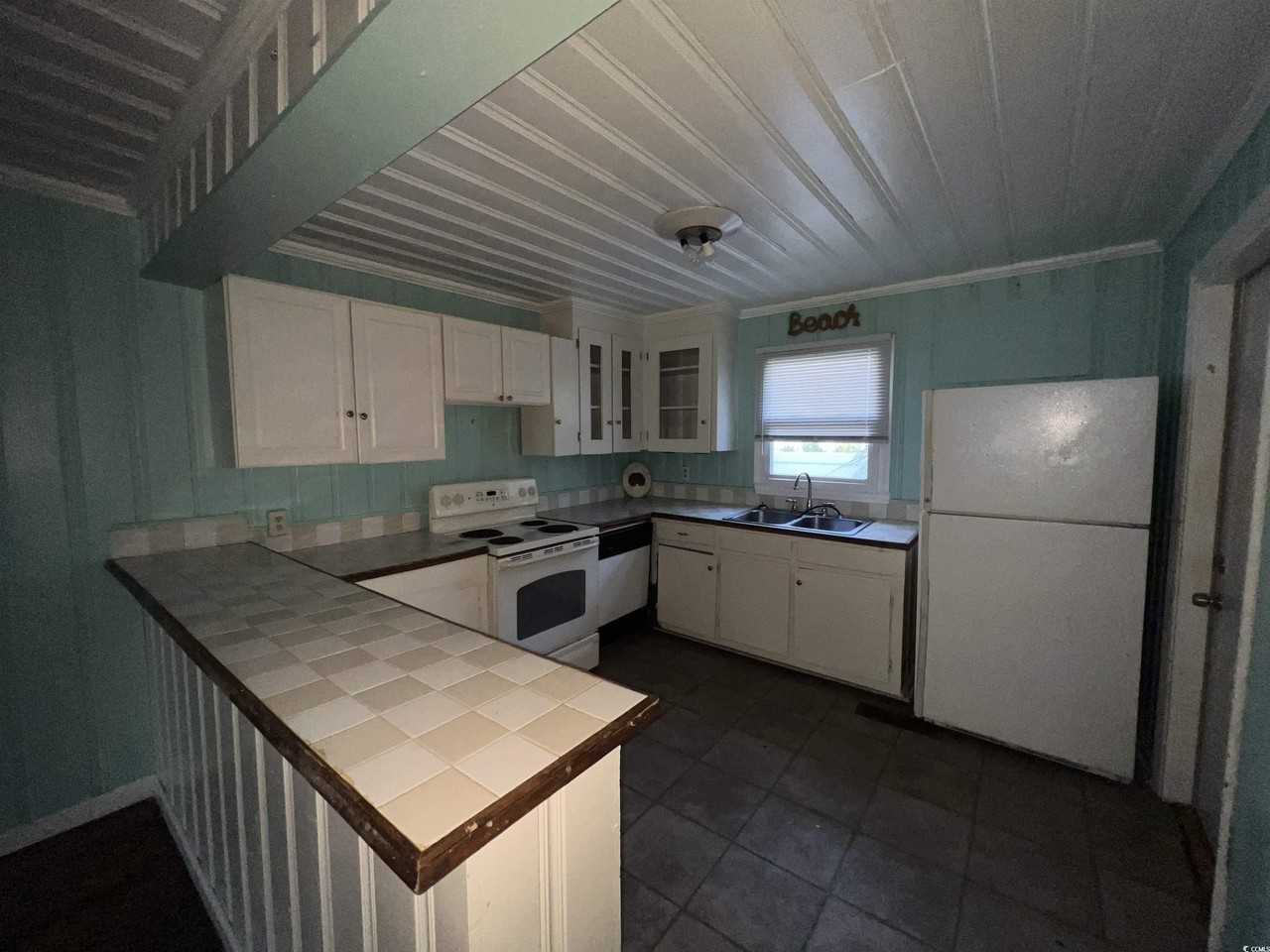 203 56th Ave N - Photo 6 of 14