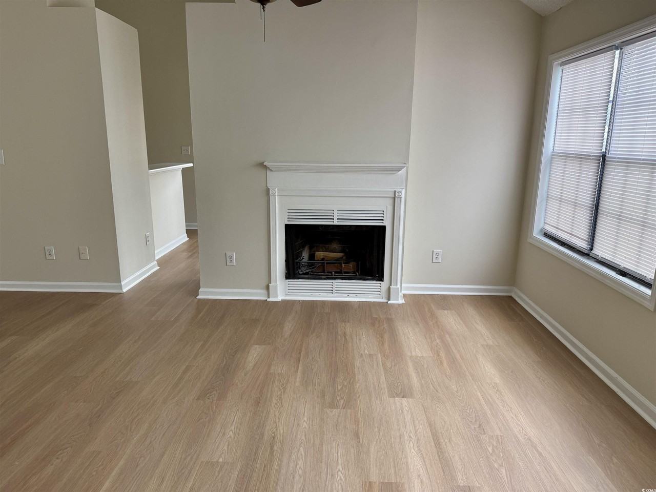 911 Charles St - Photo 3 of 19