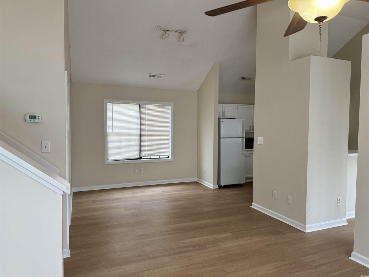 911 Charles St - Photo 4 of 19