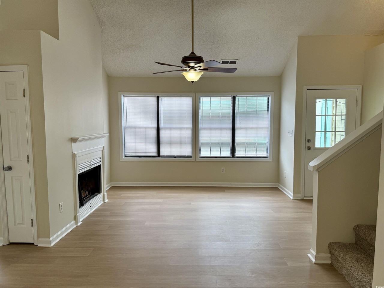 911 Charles St - Photo 5 of 19