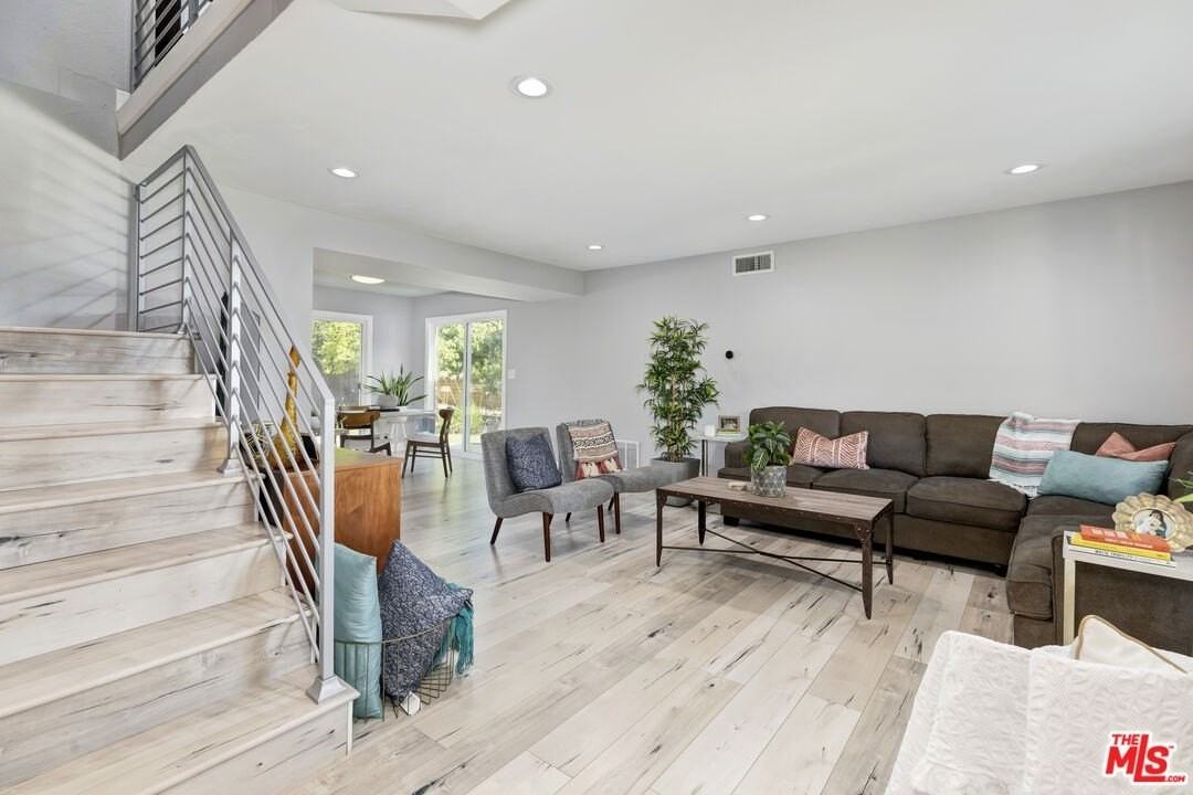 628 Royal View St - Photo 3 of 17