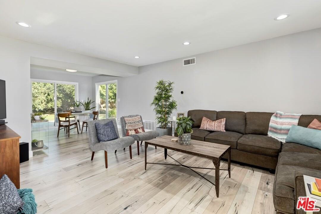 628 Royal View St - Photo 4 of 17