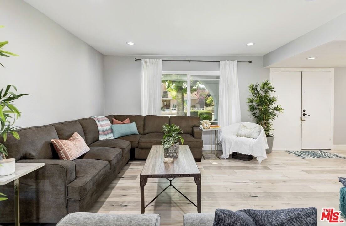 628 Royal View St - Photo 5 of 17