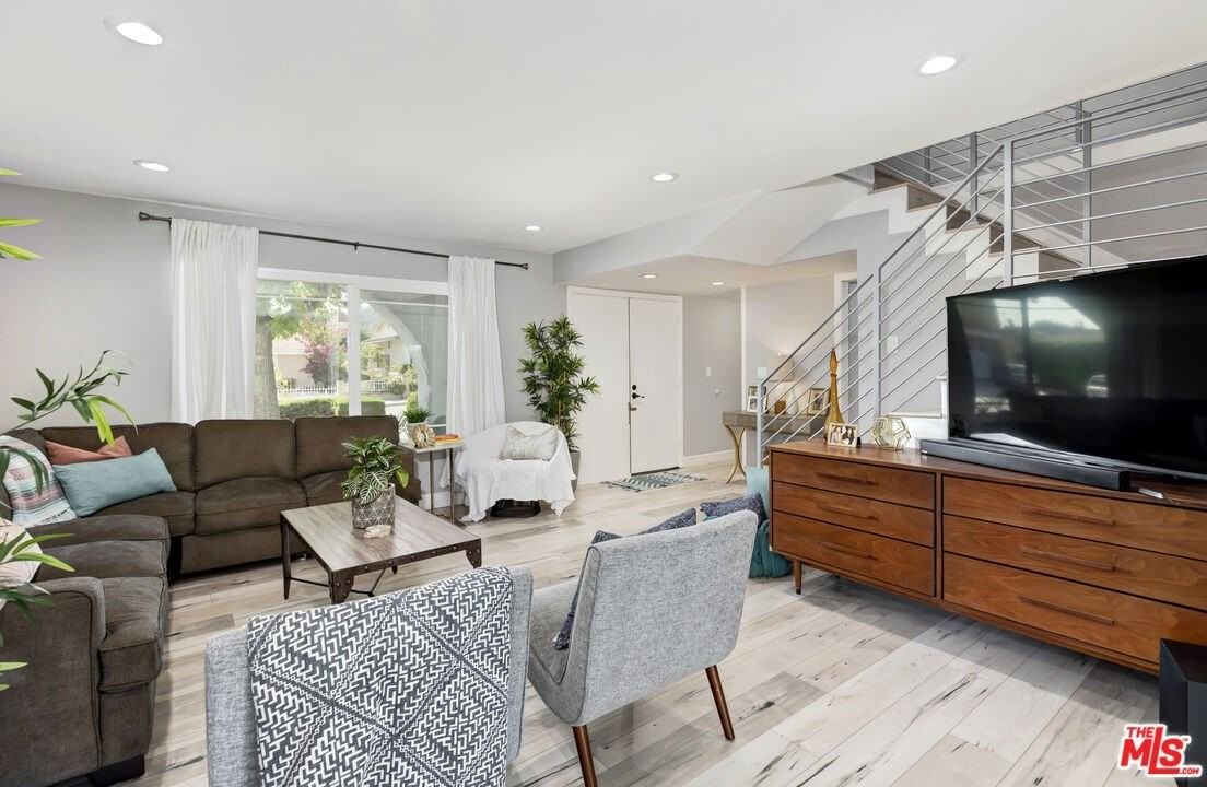 628 Royal View St - Photo 6 of 17