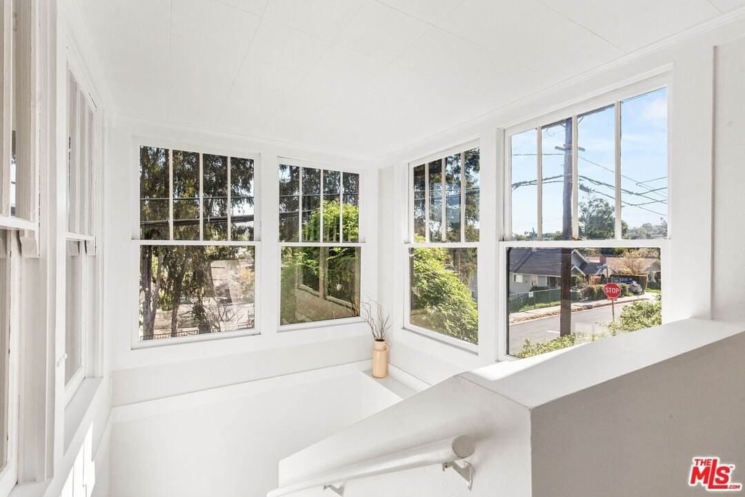 4849 San Rafael Ave - Photo 4 of 38