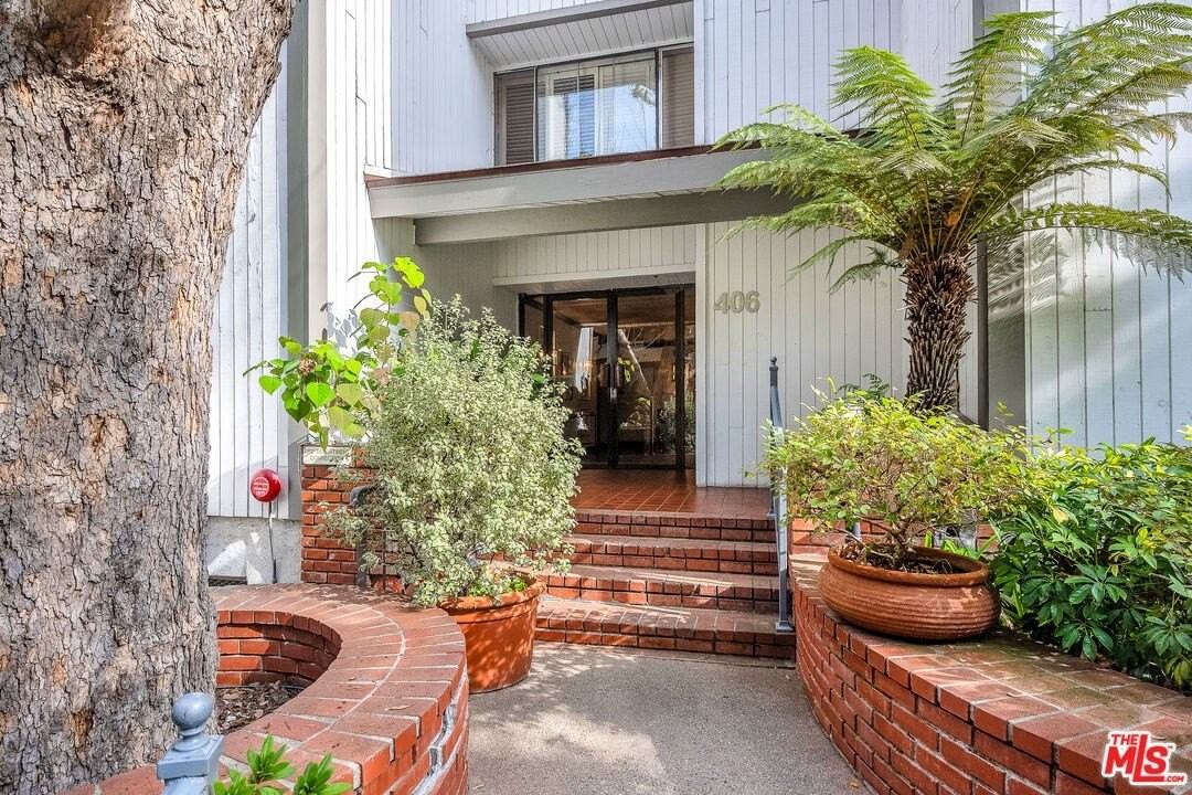 406 N Oakhurst Dr Unit 202 #202 - Photo 3 of 27