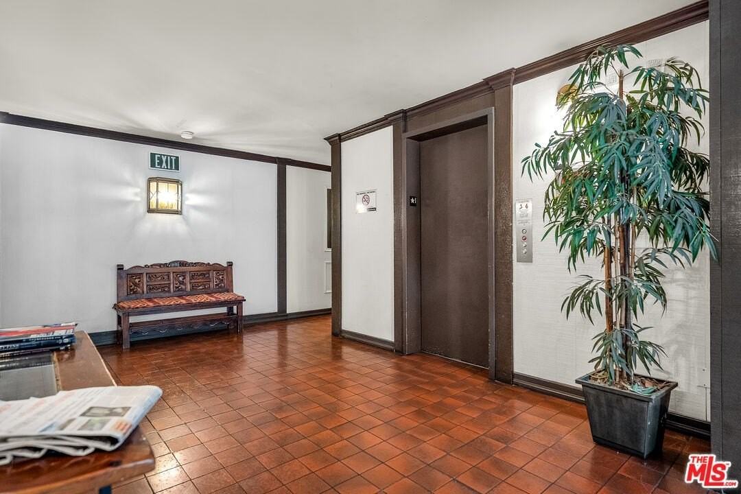 406 N Oakhurst Dr Unit 202 #202 - Photo 4 of 27