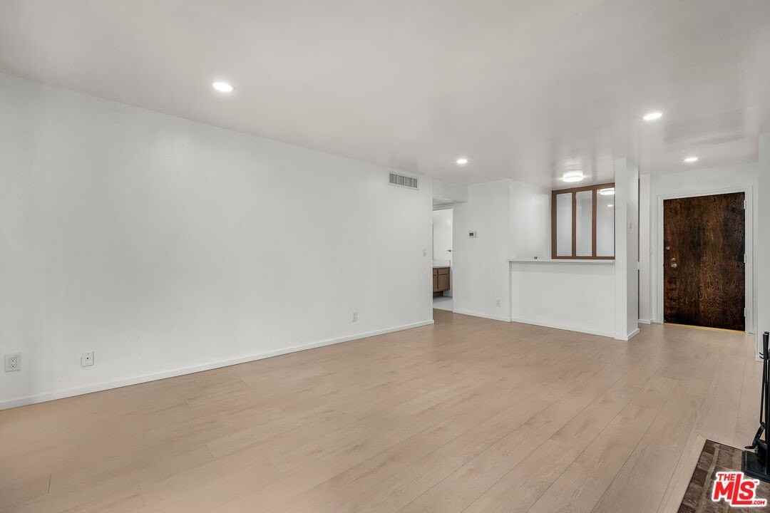 406 N Oakhurst Dr Unit 202 #202 - Photo 5 of 27