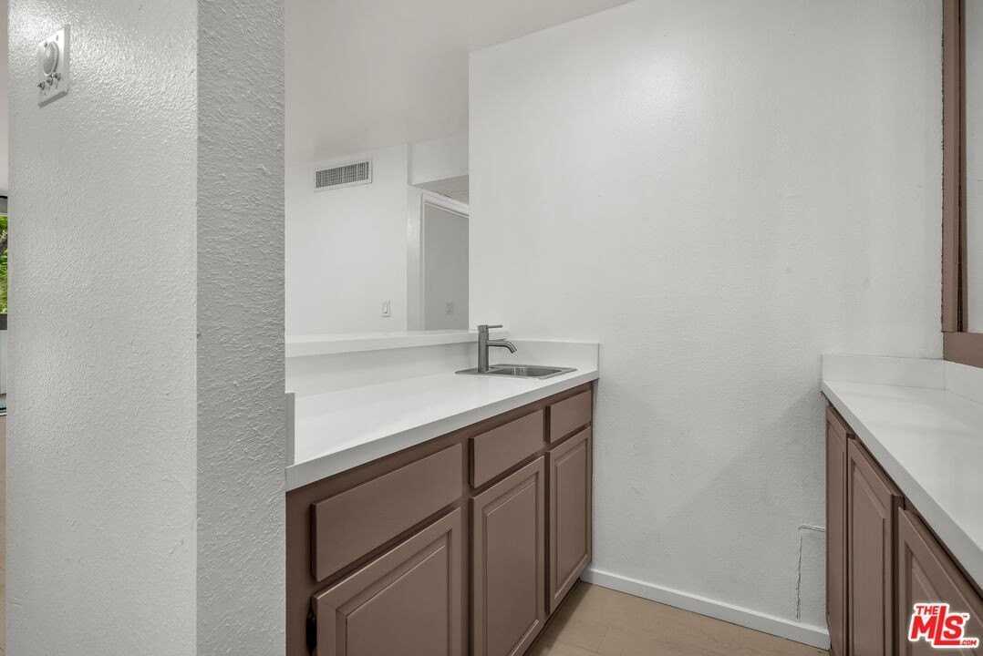 406 N Oakhurst Dr Unit 202 #202 - Photo 6 of 27