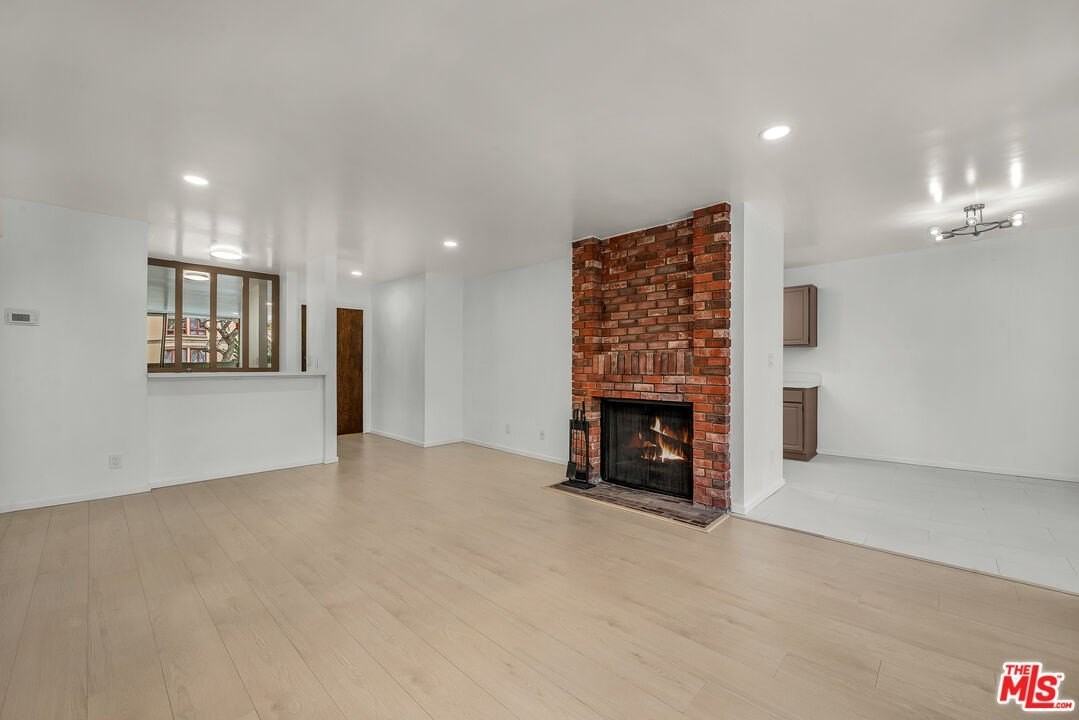 406 N Oakhurst Dr Unit 202 #202 - Photo 7 of 27