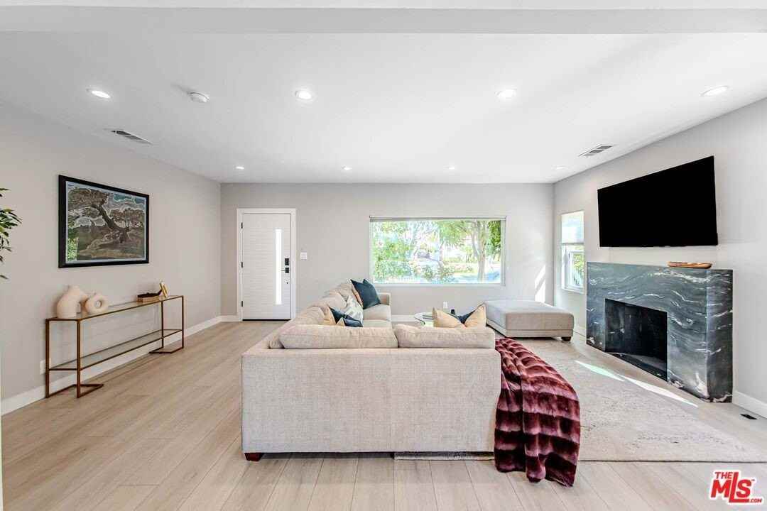 507 N Formosa Ave - Photo 7 of 50