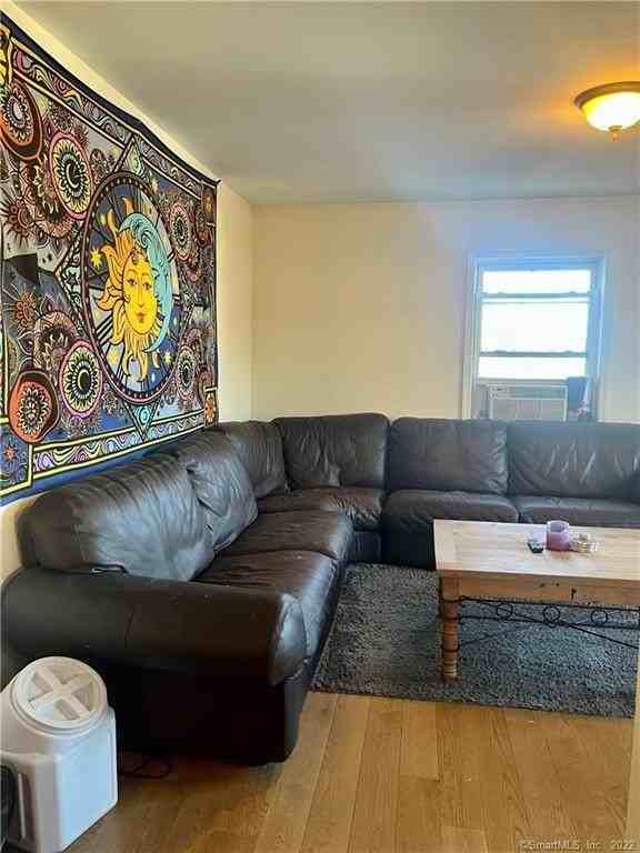 115 Main St #8 - Photo 7 of 17