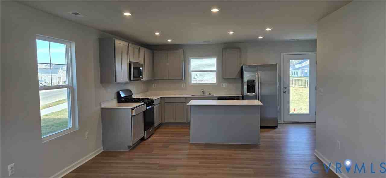 325 Wilson Creek Dr - Photo 3 of 25