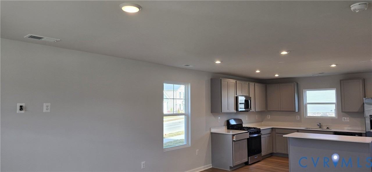 325 Wilson Creek Dr - Photo 4 of 25