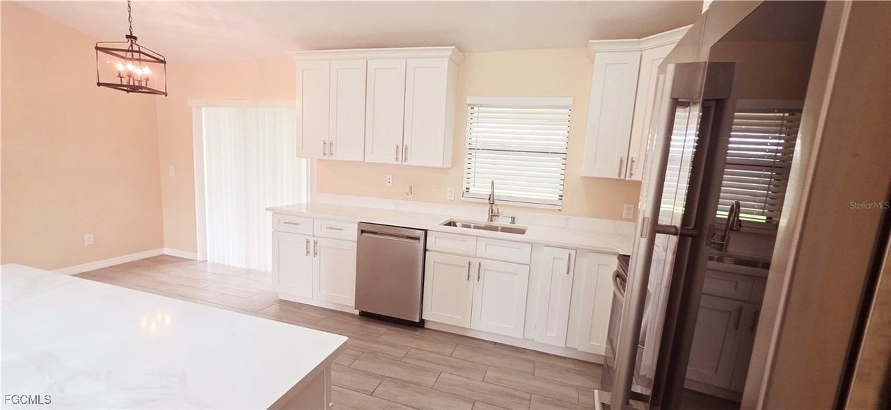 930 Sw 34th St - Photo 3 of 31