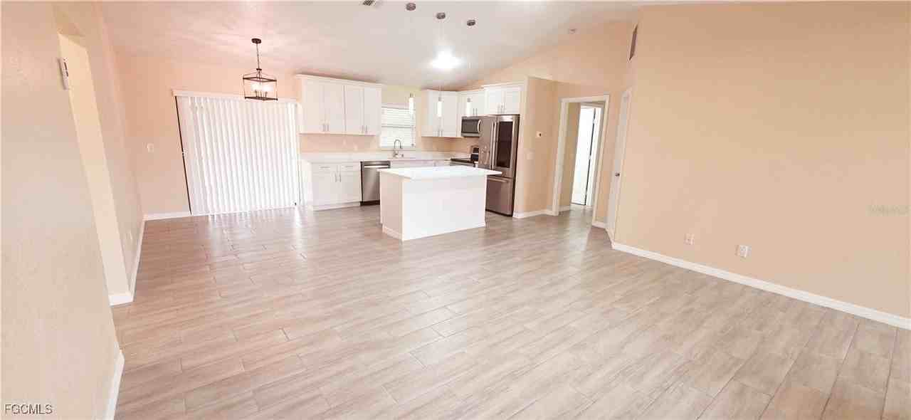 930 Sw 34th St - Photo 5 of 31