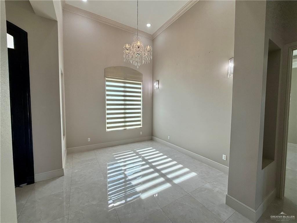 912 W Cheyenne Ave - Photo 4 of 17