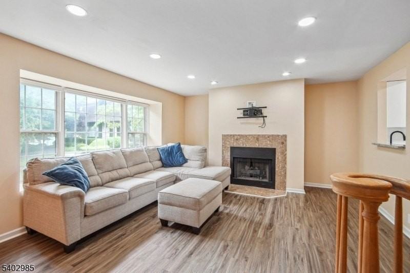 4 Tow Path Cres - Photo 2 of 12