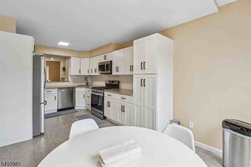 4 Tow Path Cres - Photo 7 of 12