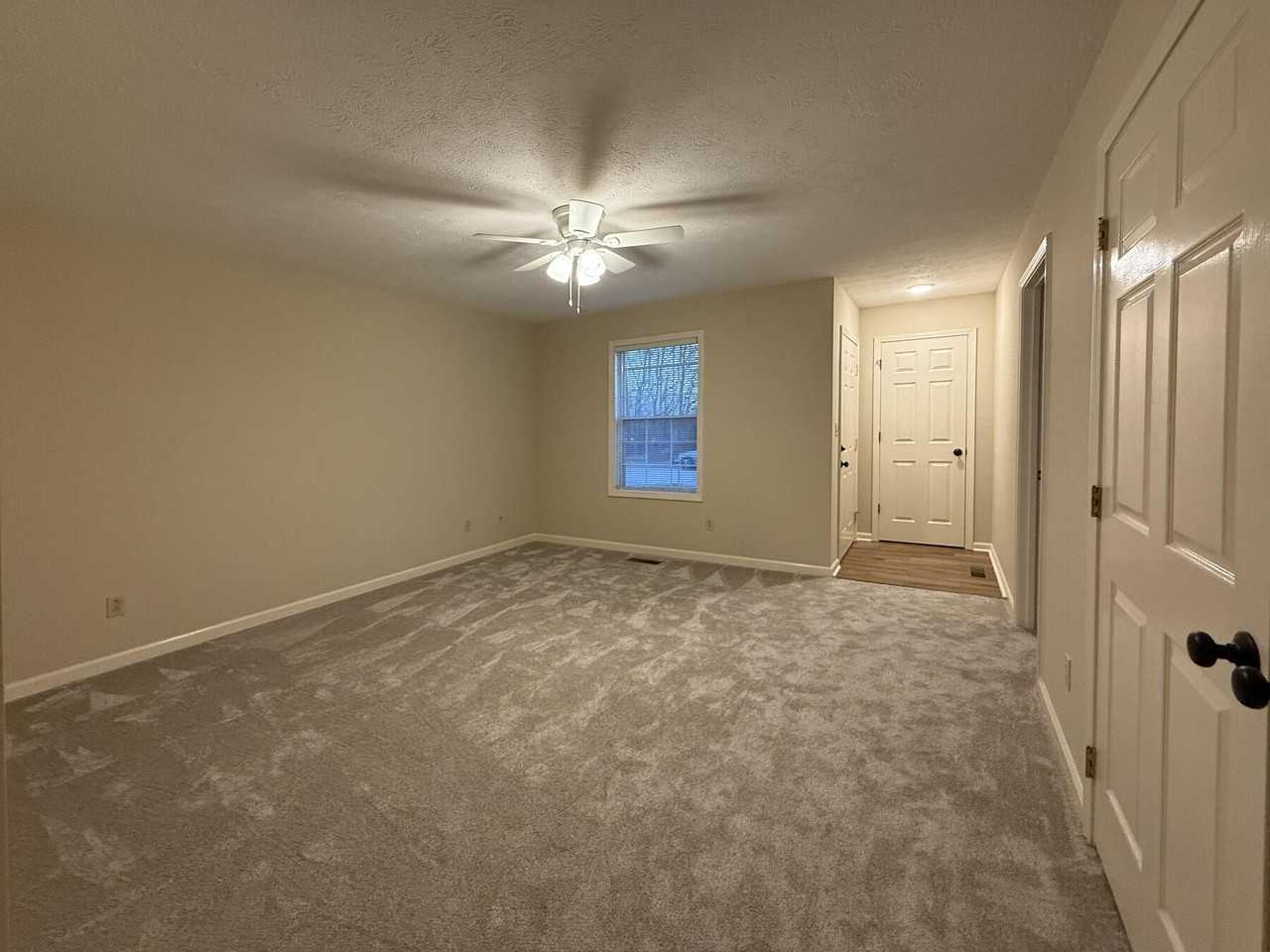 105 Oakmont Ln - Photo 2 of 10