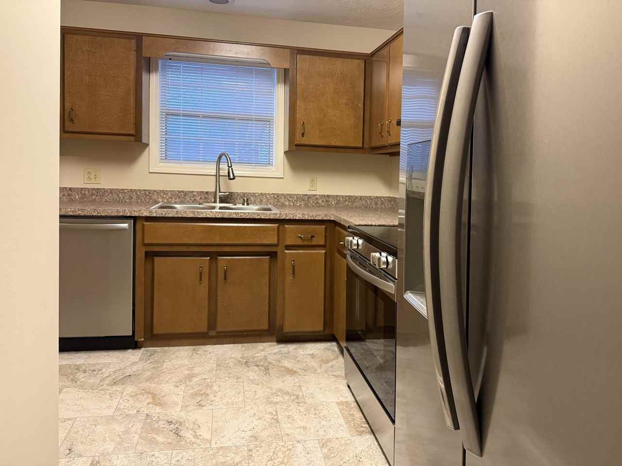 105 Oakmont Ln - Photo 4 of 10