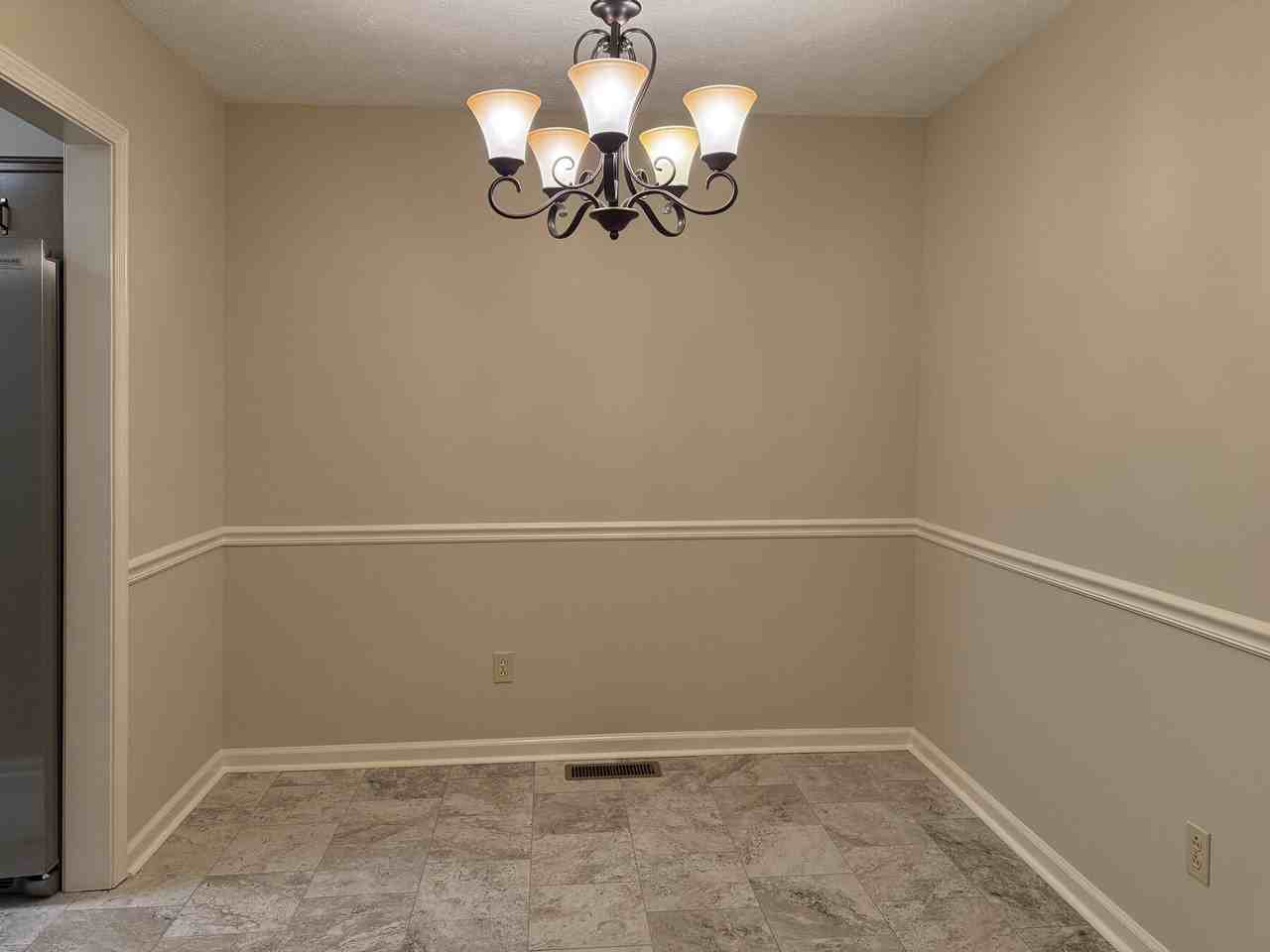 105 Oakmont Ln - Photo 5 of 10