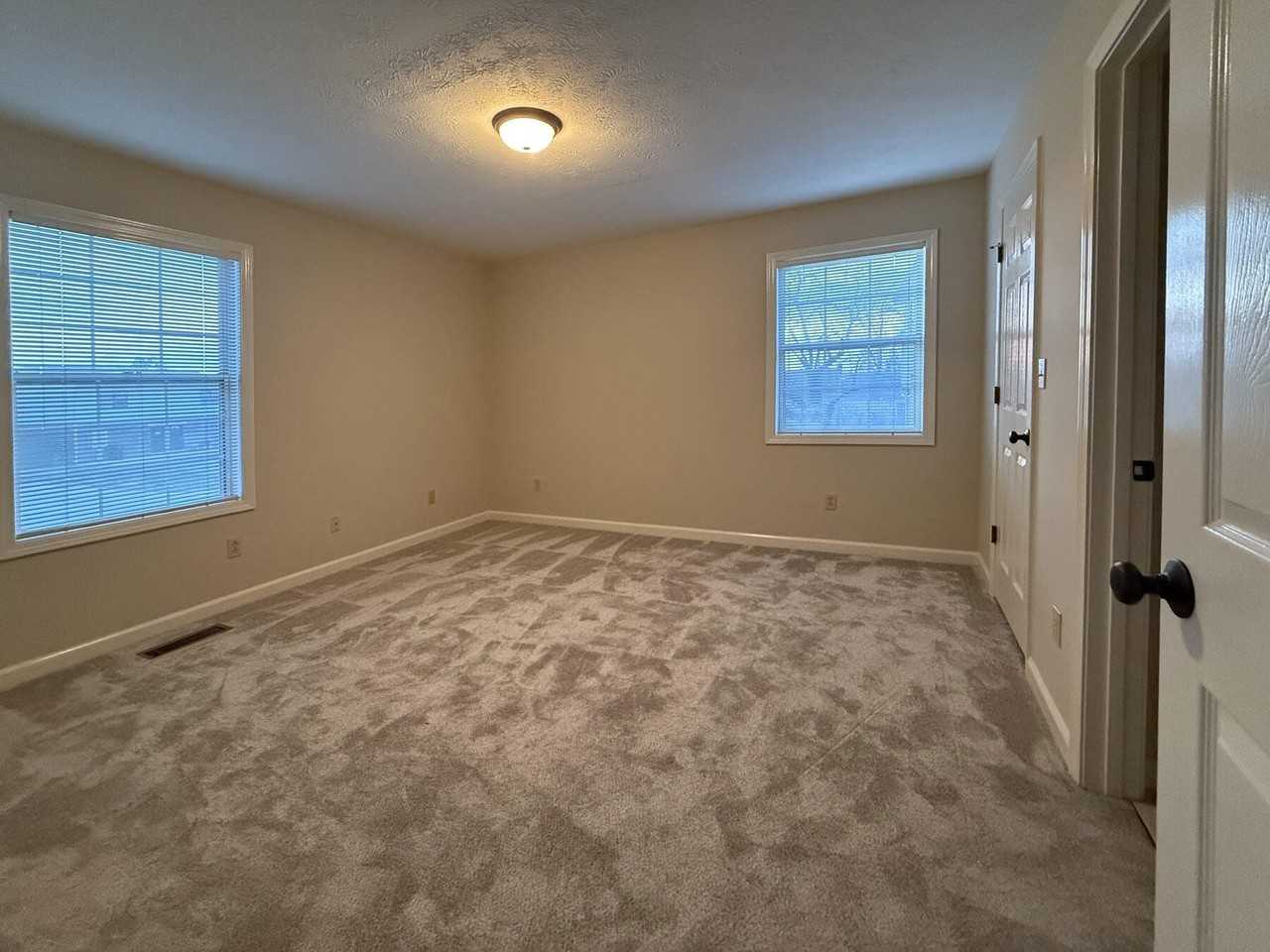 105 Oakmont Ln - Photo 6 of 10