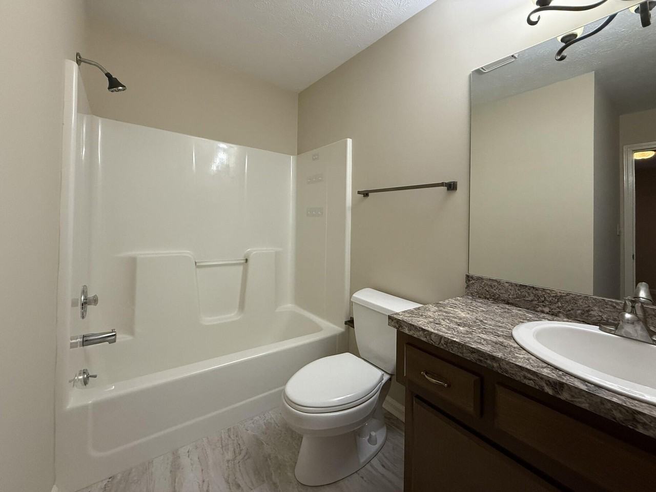 105 Oakmont Ln - Photo 7 of 10