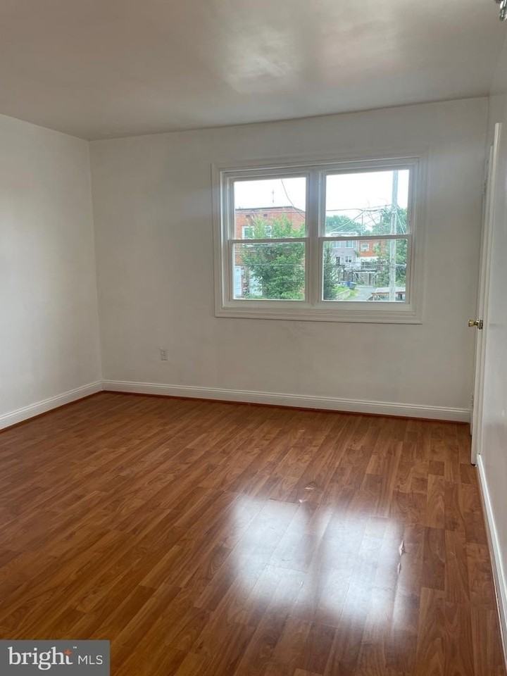 2206 15th St Ne - Photo 7 of 11