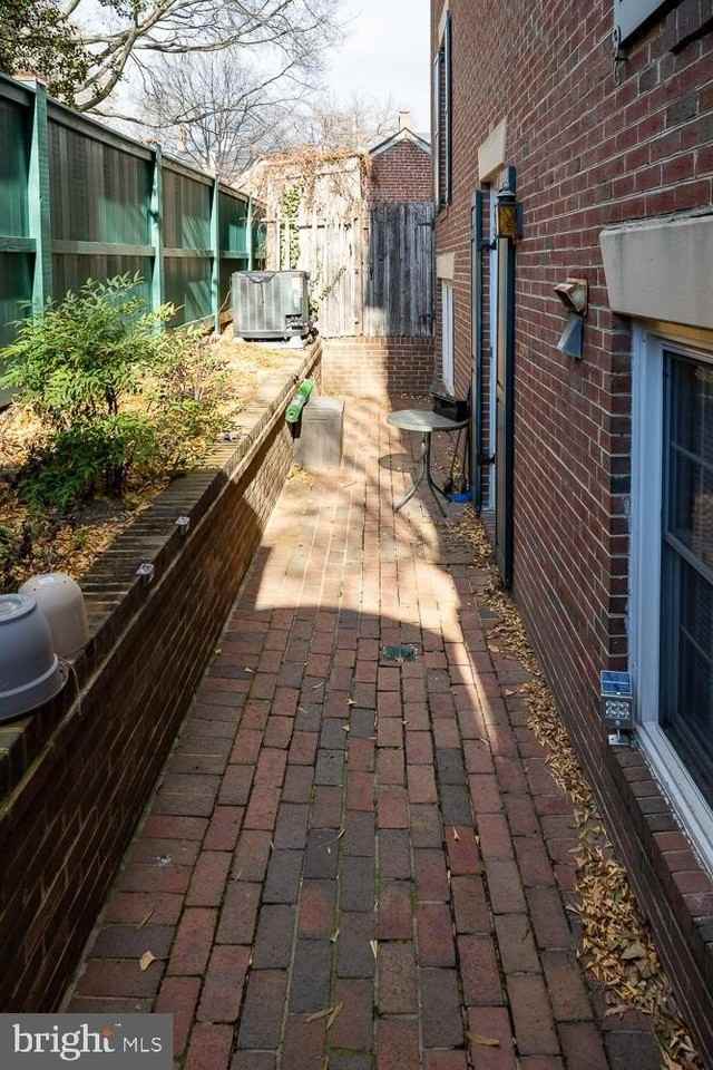 420 1/2 N Saint Asaph St - Photo 4 of 28