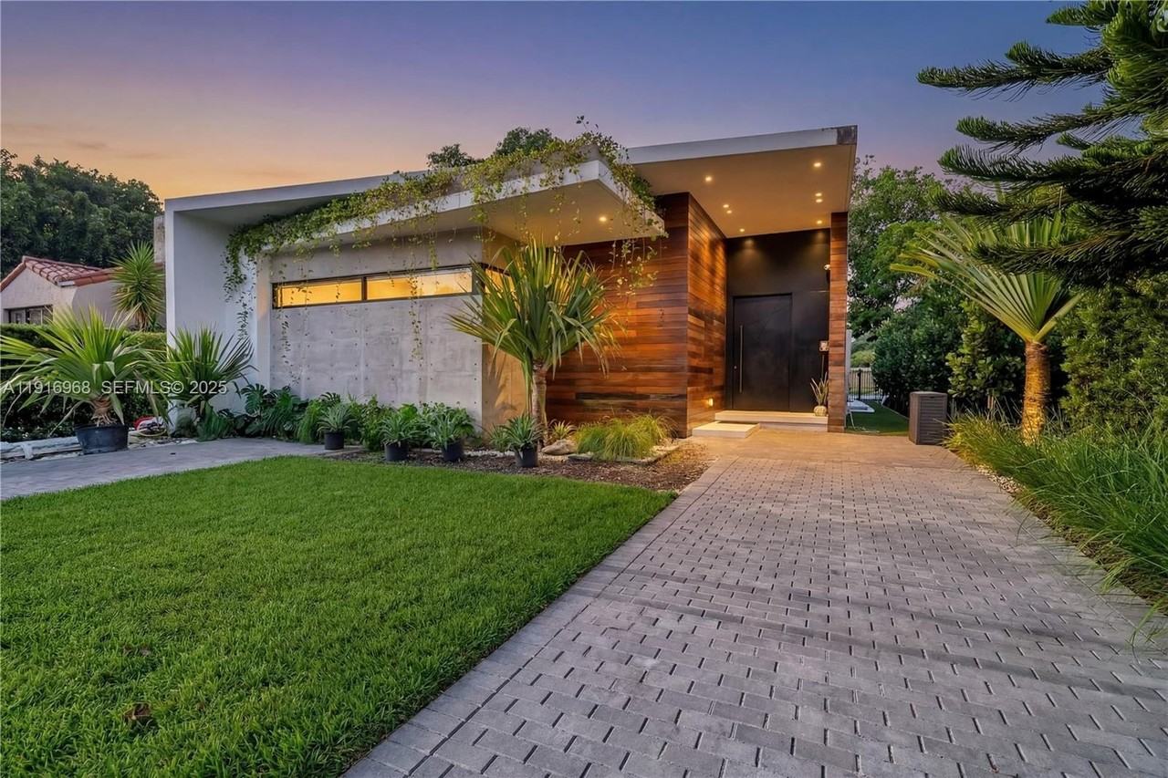 34 Sw 26th Rd #NA - Photo 2 of 50